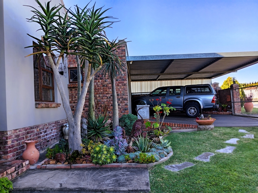 3 Bedroom Property for Sale in Strelitzia Park Eastern Cape